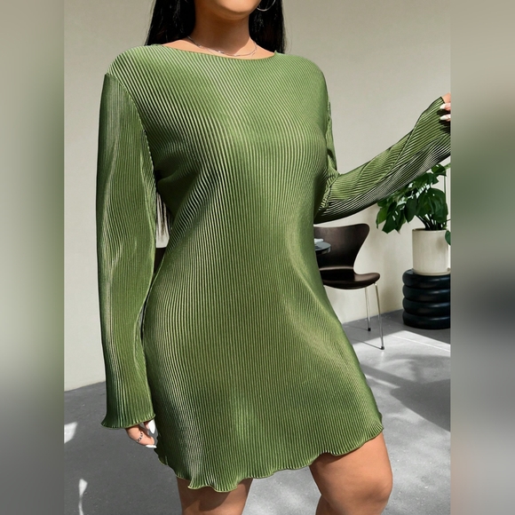 Honey Plus Size Lettuce Hem Round Neck Long Sleeve Dress - Picture 1 of 7